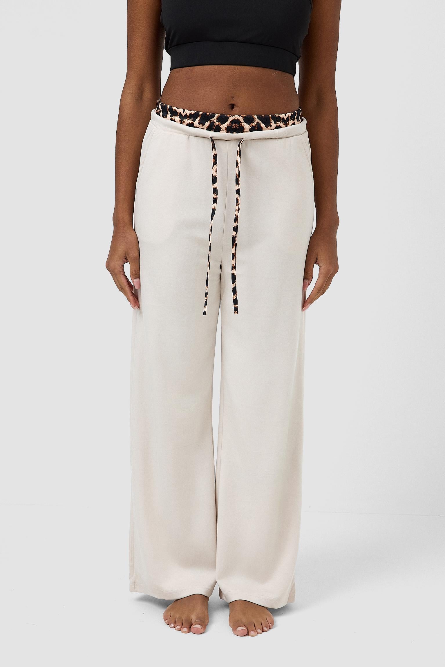 #colore_bianco panna