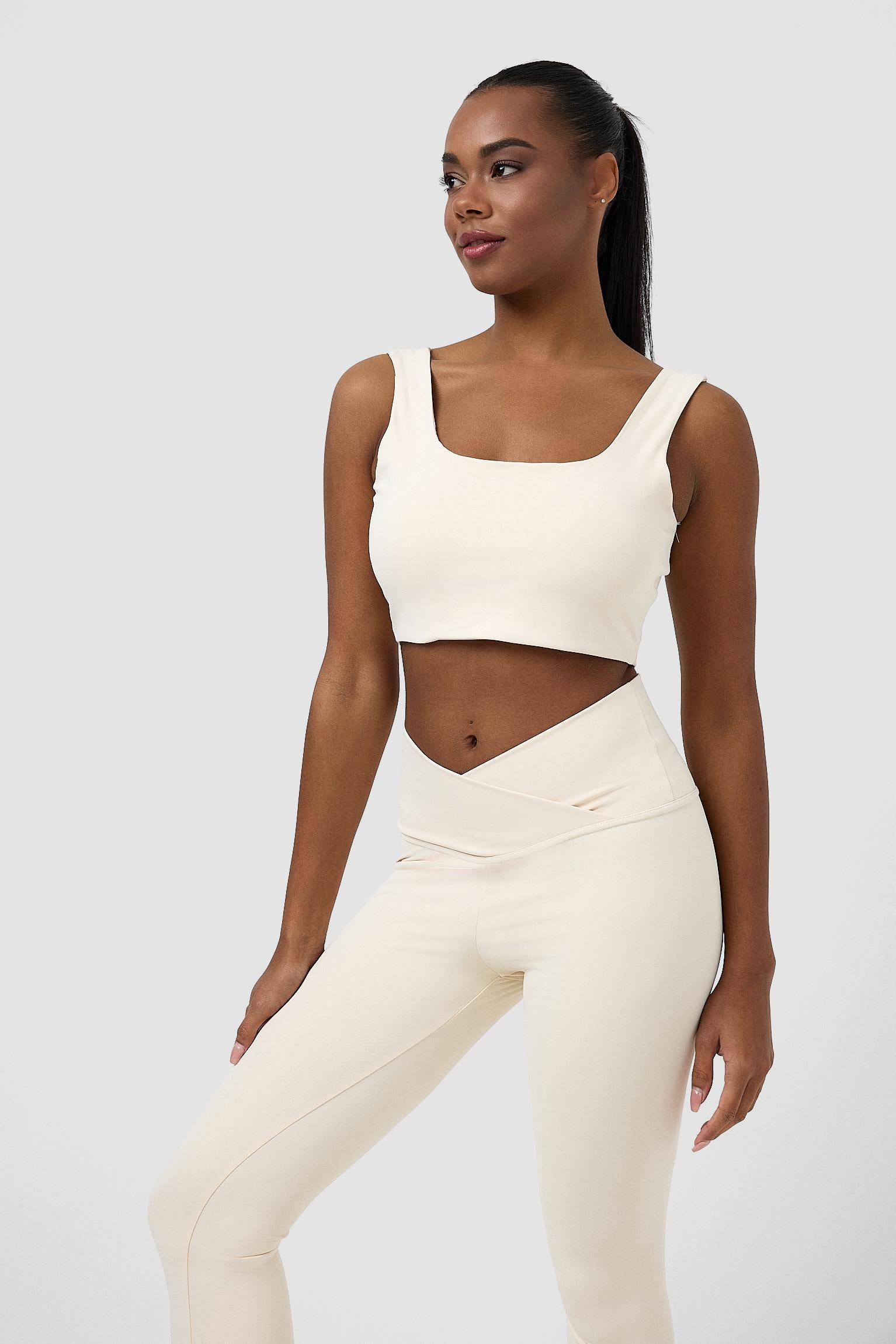 #colore_bianco panna