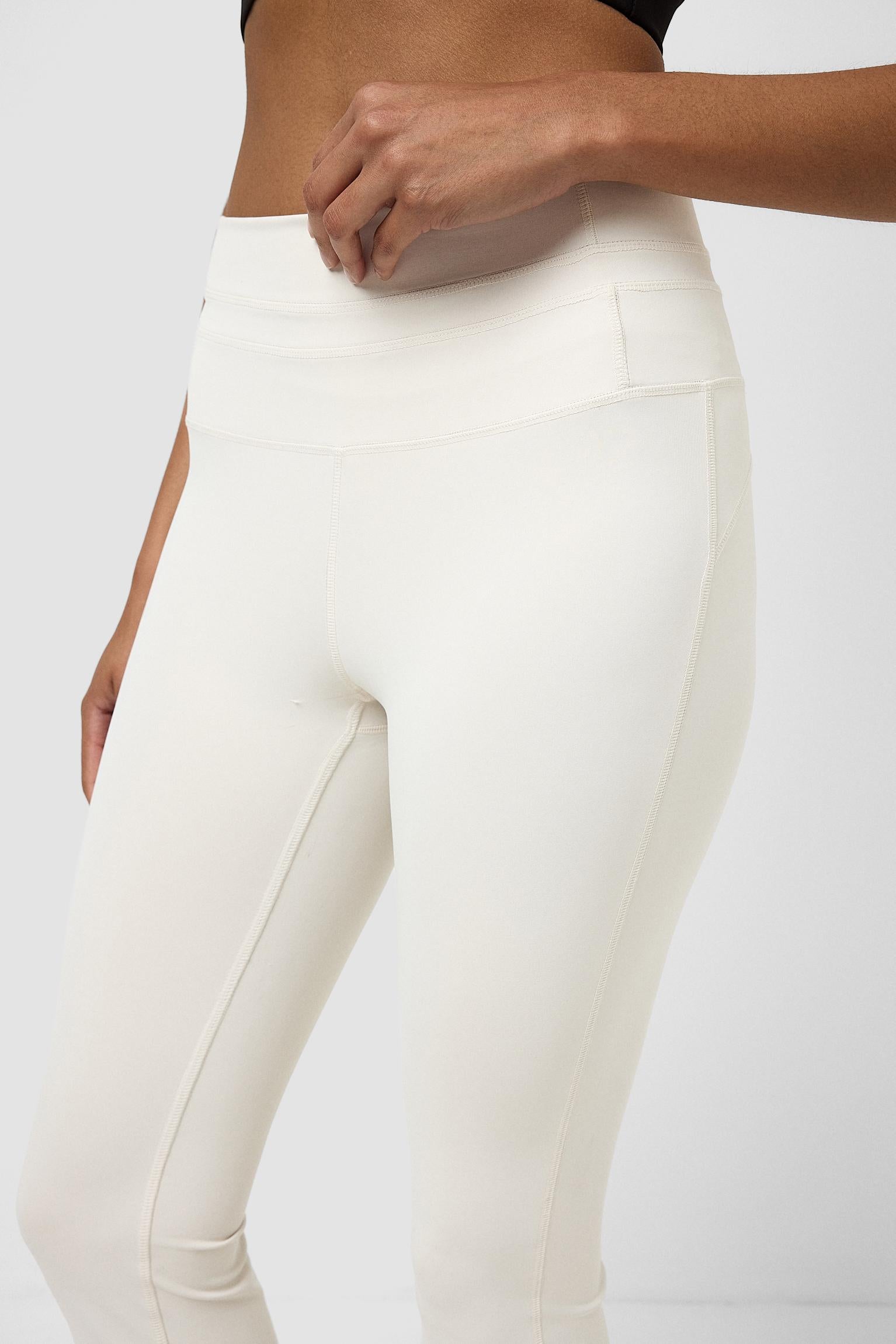 #colore_bianco panna