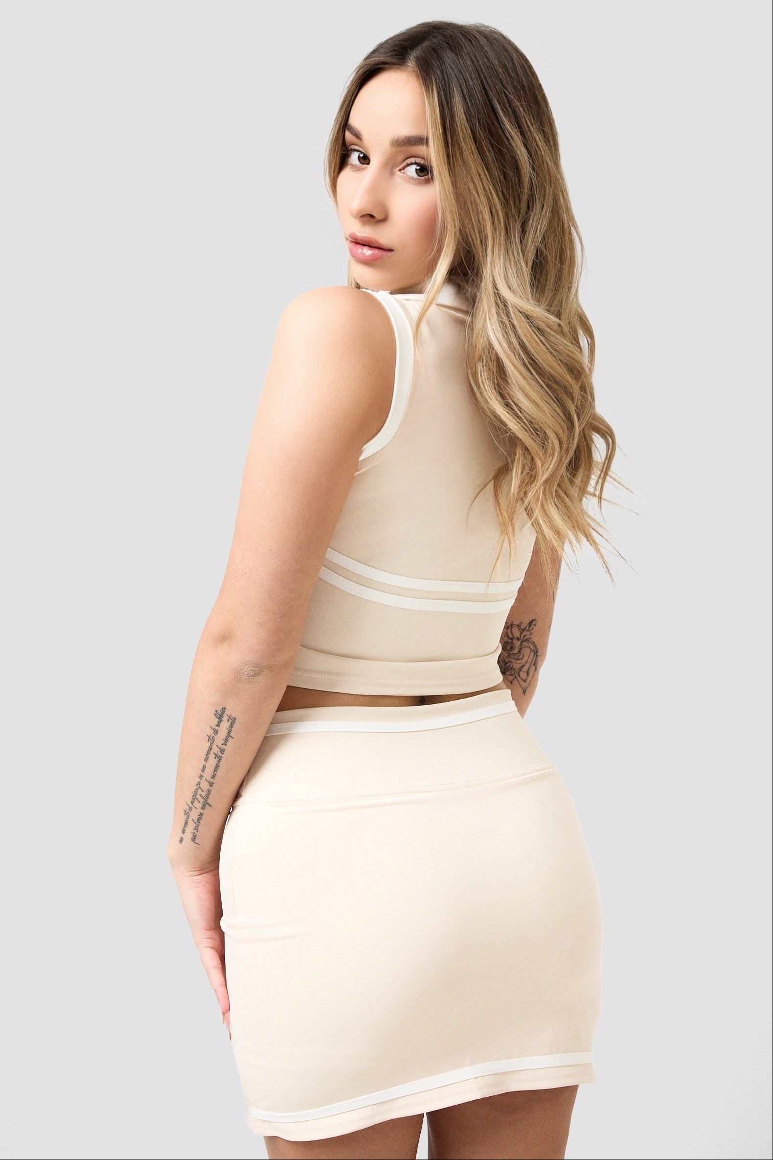 #colore_crema avorio