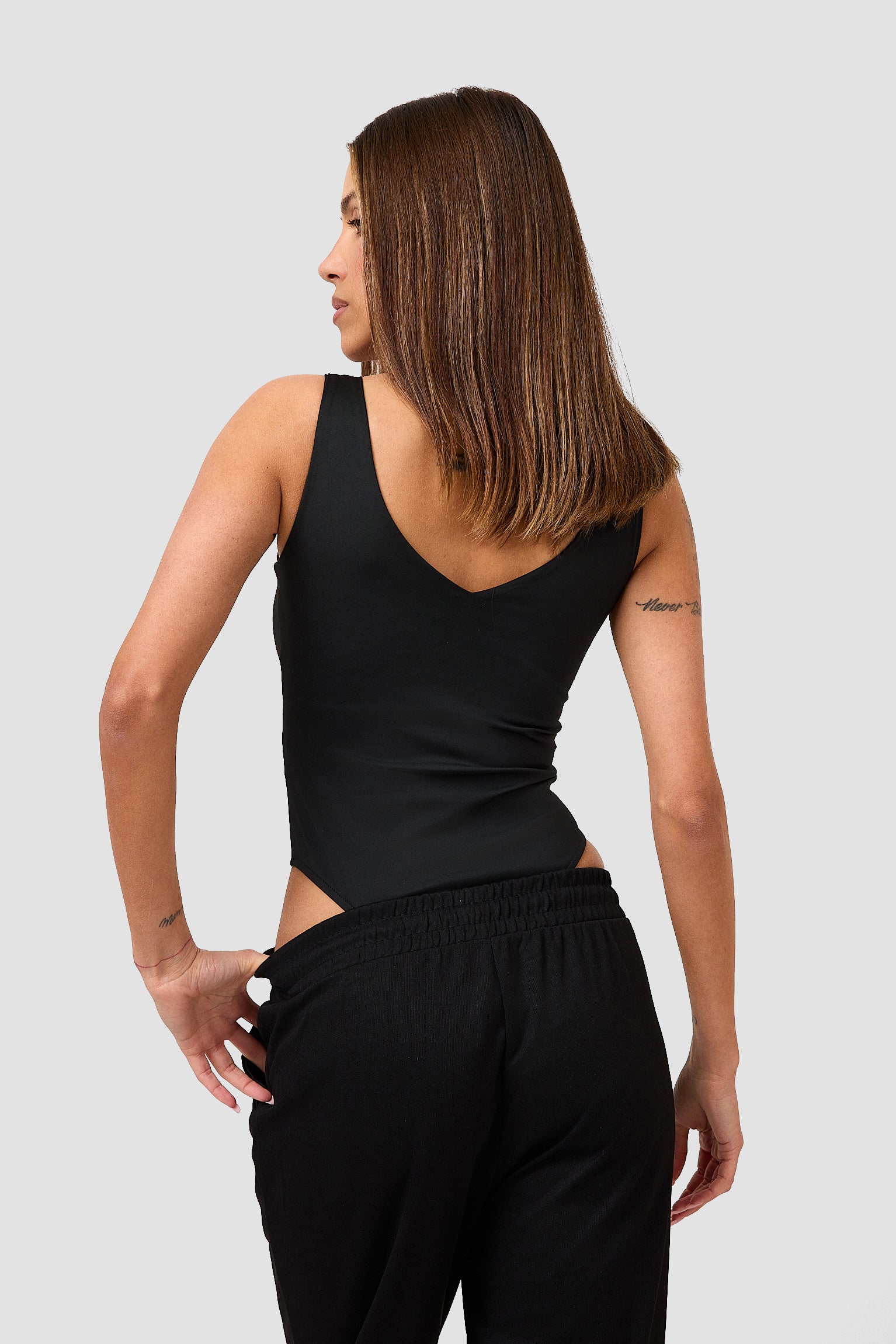 #colore_ nero profondo 